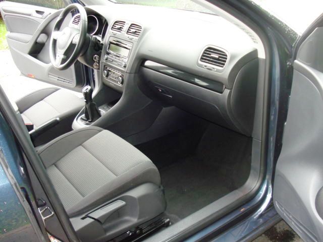 Left hand drive car VOLKSWAGEN GOLF (25/03/2011) - 