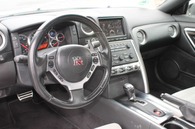 NISSAN GT-R (10/11/2011) - 