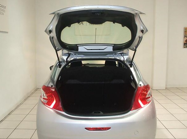 PEUGEOT 208 (01/03/2013) - 