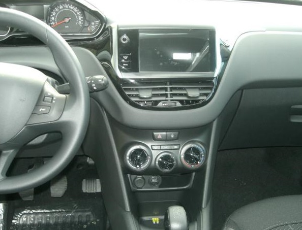 PEUGEOT 208 (01/03/2014) - 