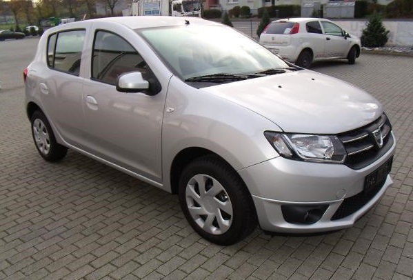 Left hand drive DACIA SANDERO 1.2 16V 75BHP Laureate NEW CAR