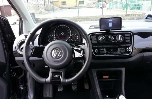 VOLKSWAGEN UP (01/05/2012) - 