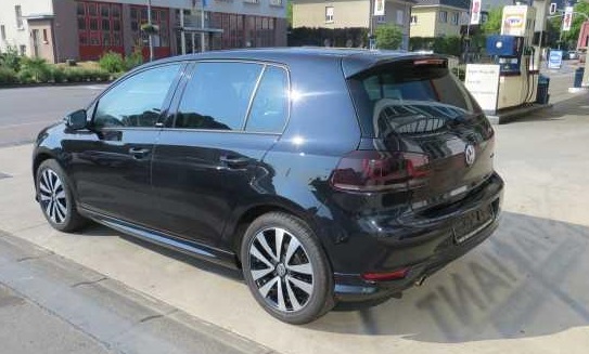 Left hand drive car VOLKSWAGEN GOLF (01/09/2011) - 