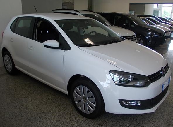 Left hand drive car VOLKSWAGEN POLO (01/06/2014) - 