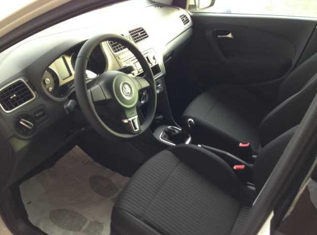 Left hand drive car VOLKSWAGEN POLO (01/12/2013) - 