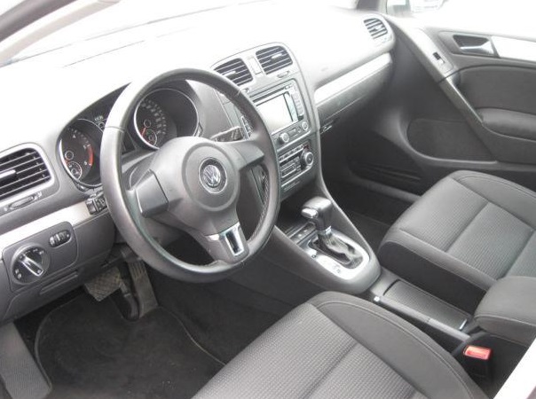 Left hand drive car VOLKSWAGEN GOLF (01/08/2010) - 