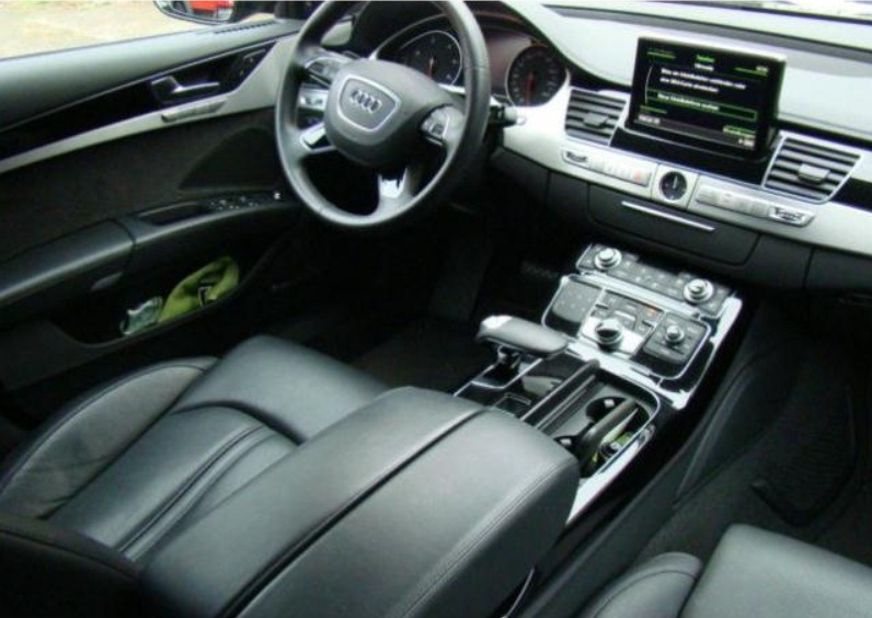 AUDI A8 (01/10/2011) - 