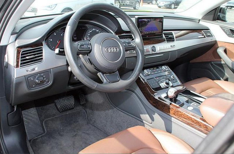 AUDI A8 (01/09/2010) - 