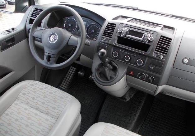 Left hand drive car VOLKSWAGEN TRANSPORTER (01/06/2013) - 