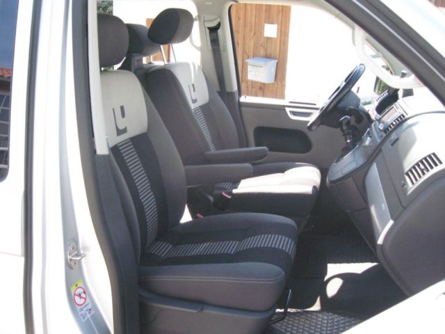 Left hand drive car VOLKSWAGEN MULTIVAN (01/09/2009) - 