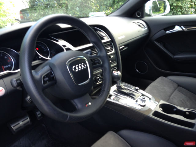 Left hand drive car AUDI RS5 (01/07/2011) - 