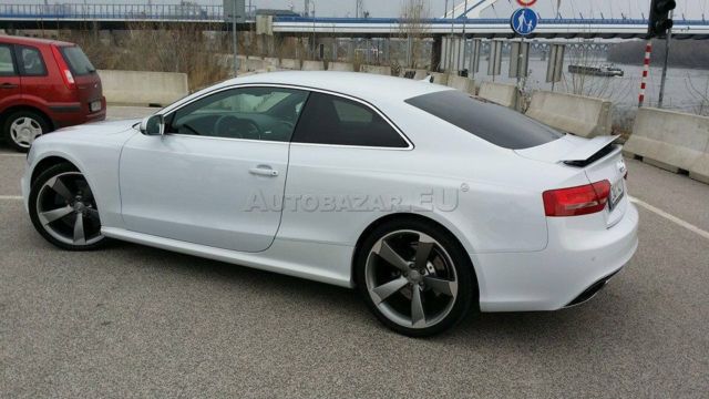 AUDI RS5 (01/12/2011) - 