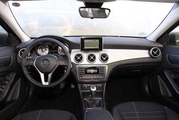 Left hand drive car MERCEDES GLA (01/11/2014) - 