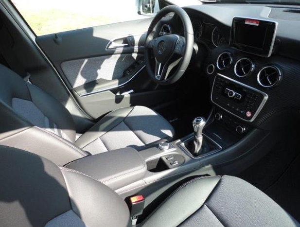 Left hand drive car MERCEDES GLA (01/03/2014) - 