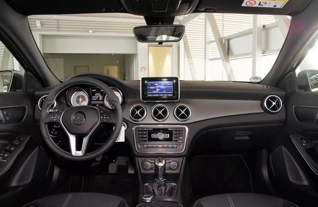 left hand drive MERCEDES GLA (01/04/2014) -  