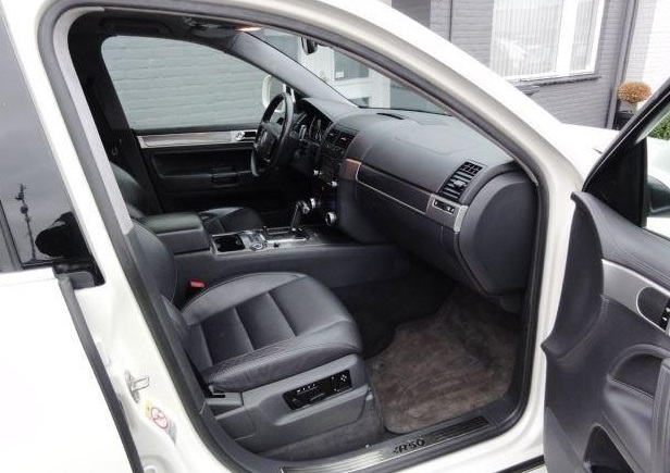 Left hand drive car VOLKSWAGEN TOUAREG (01/03/2009) - 