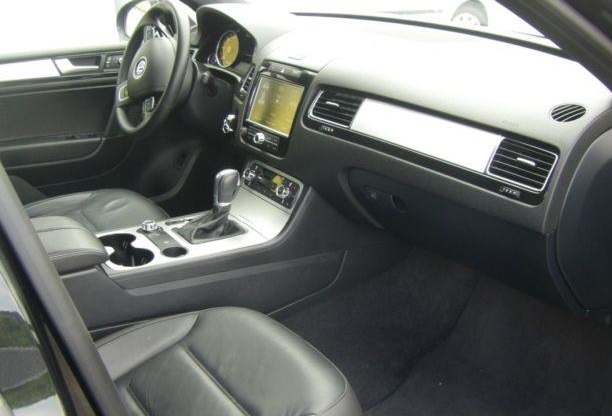 left hand drive VOLKSWAGEN TOUAREG (01/11/2012) -  