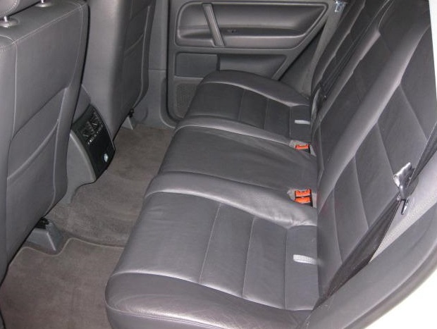 left hand drive VOLKSWAGEN TOUAREG (01/02/2010) -  