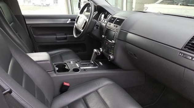 Left hand drive car VOLKSWAGEN TOUAREG (01/01/2010) - 