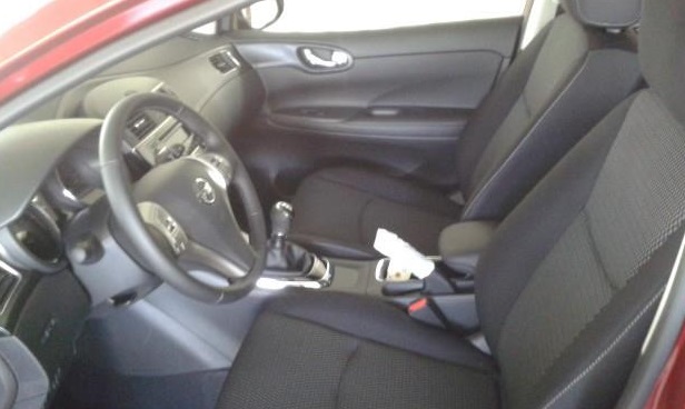 Left hand drive car NISSAN PULSAR (01/10/2014) - 