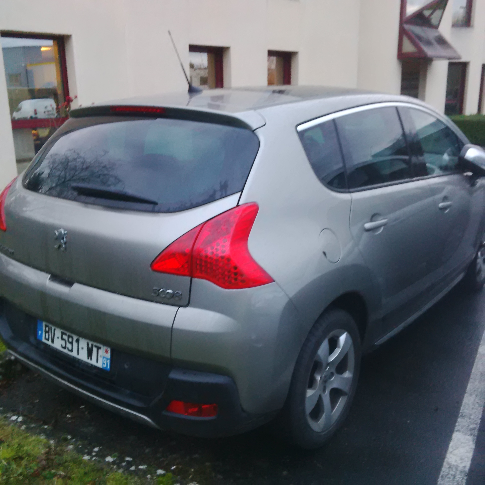 PEUGEOT 3008 (01/04/2011) - 