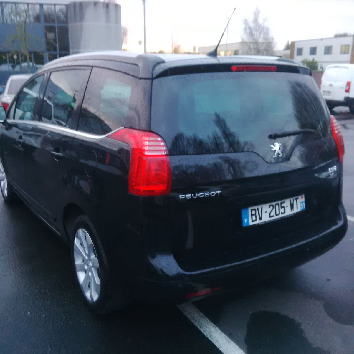 PEUGEOT 5008 (01/01/2011) - 