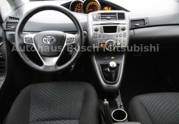 Left hand drive car TOYOTA VERSO (01/08/2010) - 