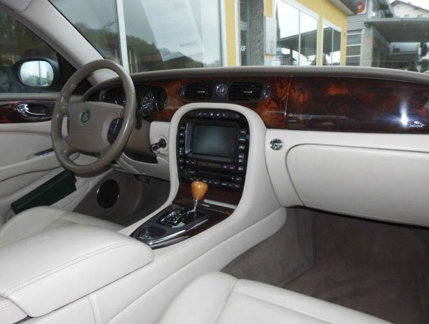 left hand drive JAGUAR XJ6 (01/10/2004) -  