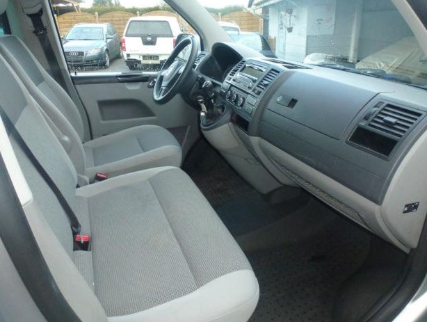 Left hand drive car VOLKSWAGEN CARAVELLE (01/08/2010) - 