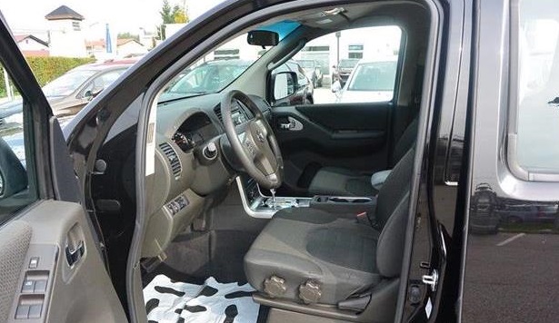 Left hand drive car NISSAN NAVARA (01/05/2011) - 