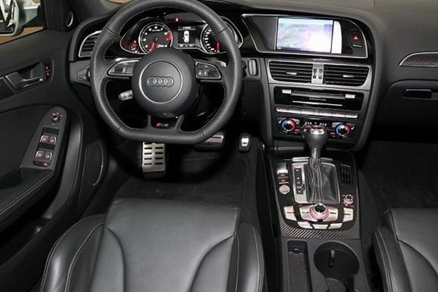 left hand drive AUDI RS4 (01/11/2012) -  