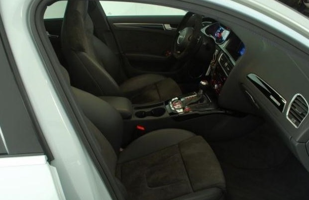 Left hand drive car AUDI RS4 (01/08/2013) - 