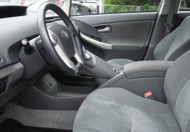 Left hand drive car TOYOTA PRIUS (01/10/2011) - 