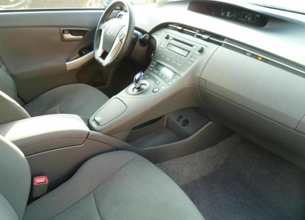 Left hand drive car TOYOTA PRIUS (01/02/2011) - 