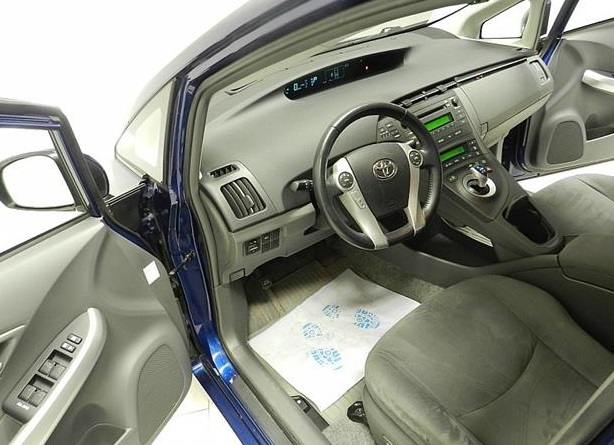Left hand drive car TOYOTA PRIUS (01/02/2012) - 