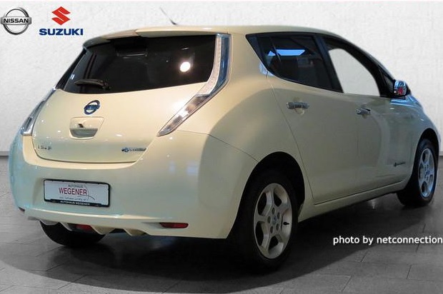 Left hand drive car NISSAN LEAF (01/01/2012) - 