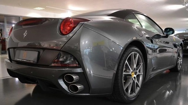 Left hand drive FERRARI CALIFORNIA 4.3 V8 CONVERTIBLE