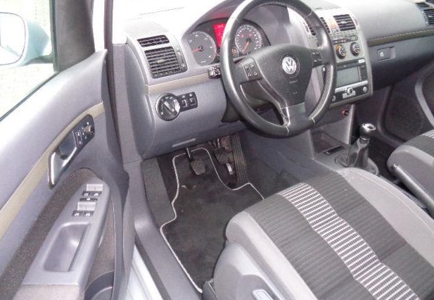 Left hand drive car VOLKSWAGEN TOURAN (01/07/2008) - 