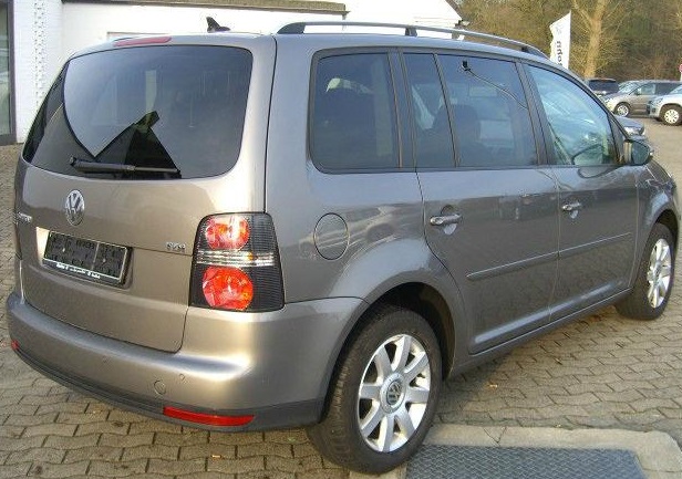 lhd car VOLKSWAGEN TOURAN (01/06/2010) - 