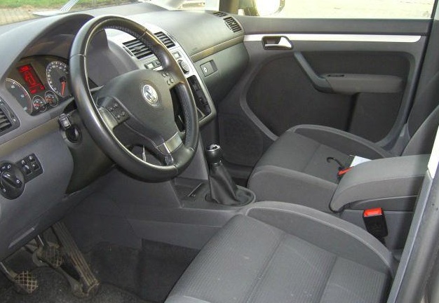 left hand drive VOLKSWAGEN TOURAN (01/06/2010) -  