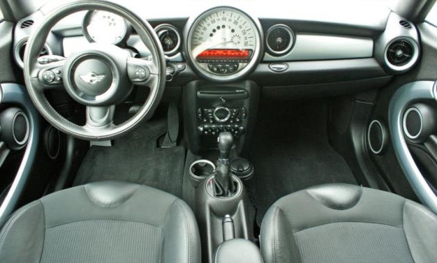Left hand drive car MINI CLUBMAN (01/09/2011) - 