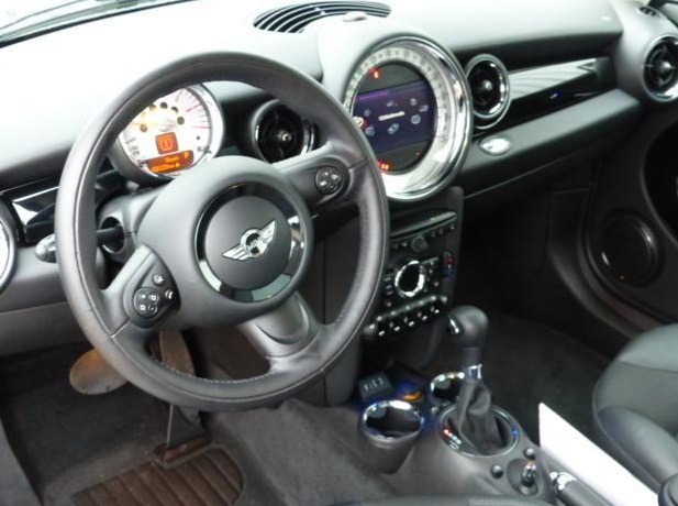 Left hand drive car MINI CLUBMAN (01/02/2014) - 