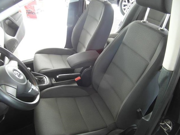 Left hand drive car VOLKSWAGEN GOLF (01/05/2011) - 