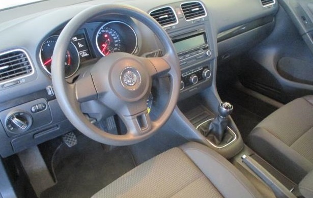 Left hand drive car VOLKSWAGEN GOLF (01/11/2010) - 