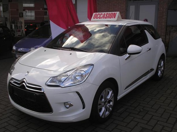 Left hand drive CITROEN DS3 1.4 VTI CHIC