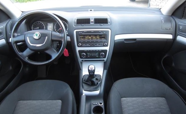 Left hand drive car SKODA OCTAVIA (01/01/2011) - 