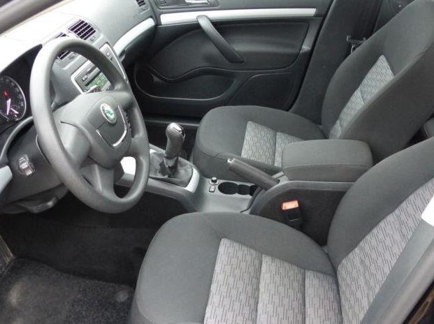 Left hand drive car SKODA OCTAVIA (01/06/2012) - 