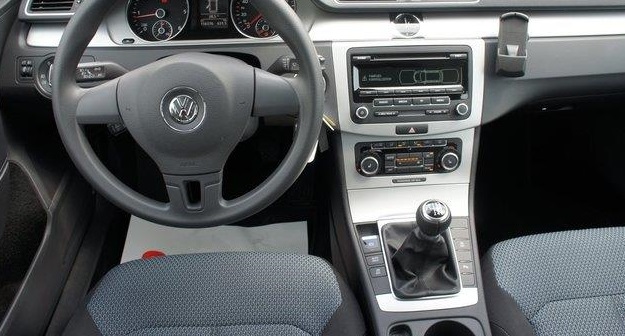 Left hand drive car VOLKSWAGEN PASSAT (01/09/2011) - 