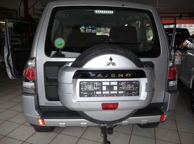 left hand drive MITSUBISHI PAJERO (01/06/2012) -  