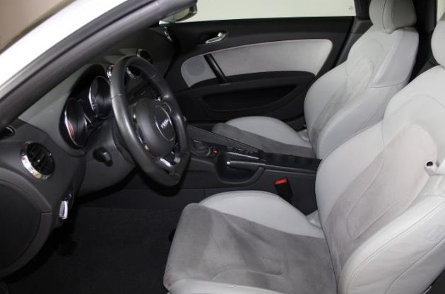 Left hand drive car AUDI TT (01/06/2011) - 